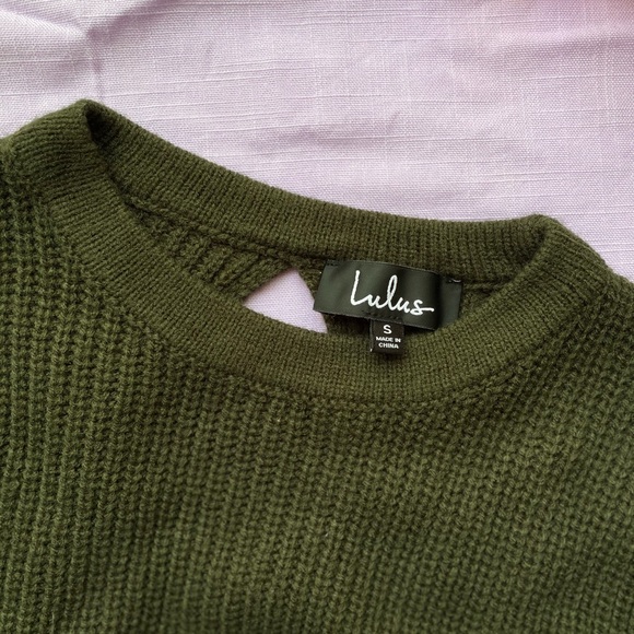 Dark Green Lulus cropped sweater with back detail - Picture 3 of 3